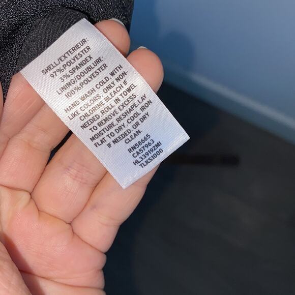 Chelsea28 Small Black Cold-Shoulder Ruffle Short Sleeve Shift Mini Dress - Picture 5 of 8